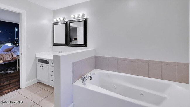 Building Photo - Lease to Own