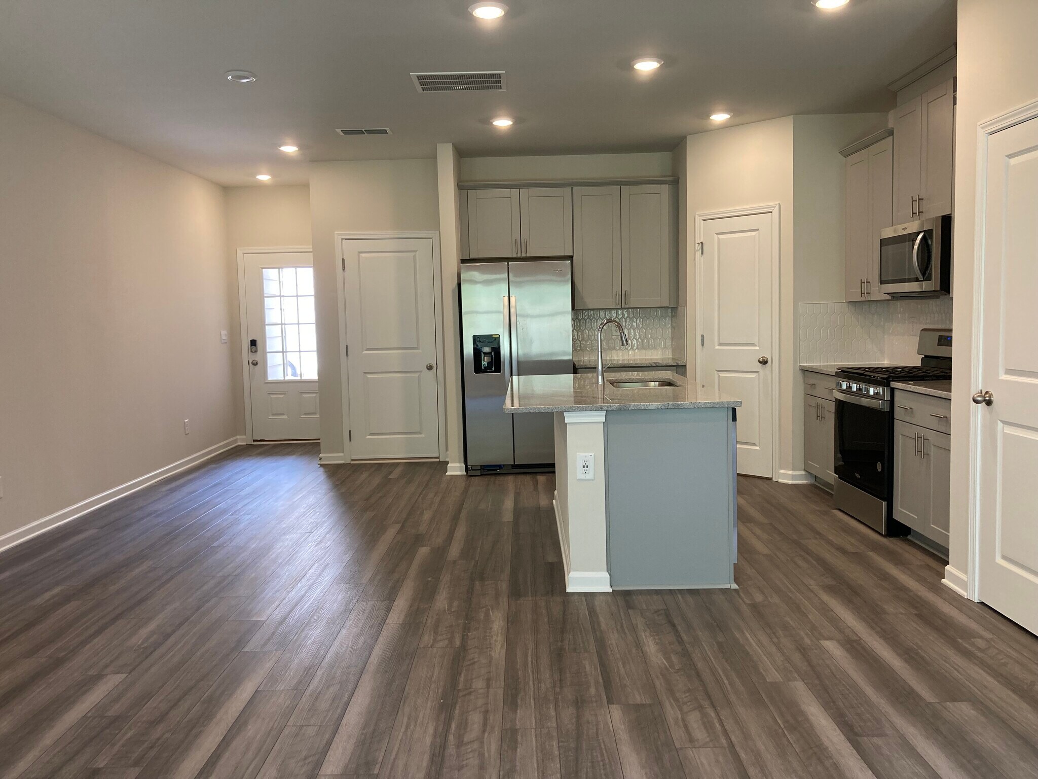 Building Photo - 354 Timberland Ave