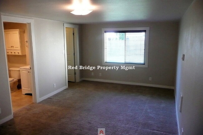 Building Photo - 5585 SE 128th Ave