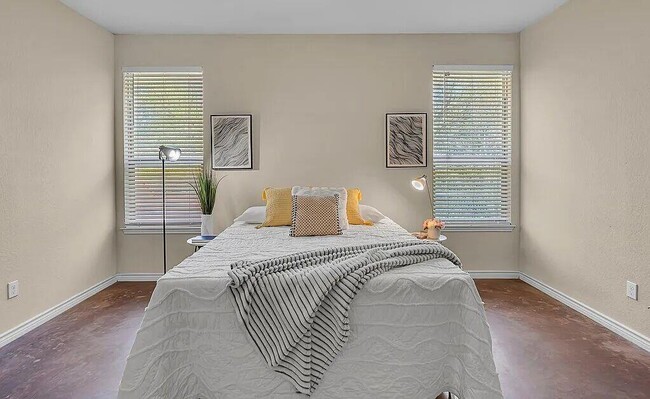 Building Photo - 137 Flat Creek Dr