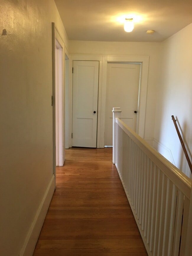 Building Photo - Wonderful 2 Bedroom 1.5 Bathroom