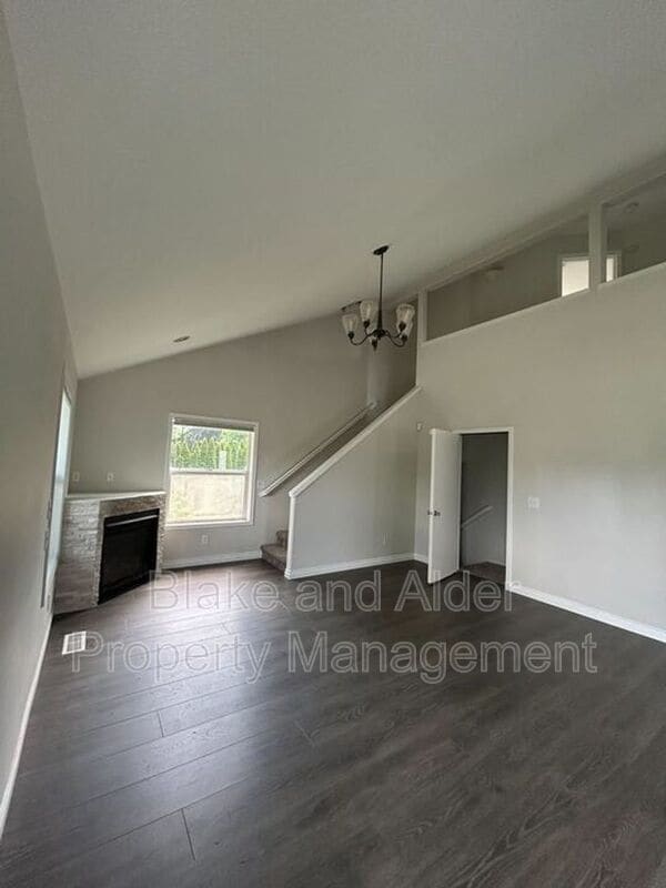 Building Photo - 5609 SE 117th Ave