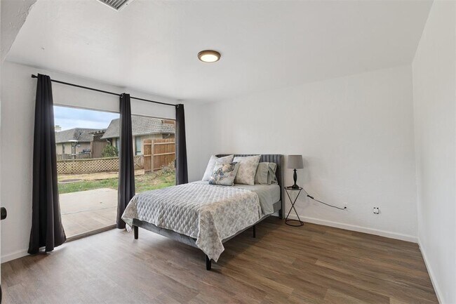 Building Photo - 12508 Green Valley Dr