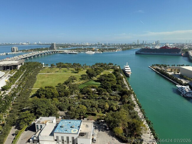 Building Photo - 900 Biscayne Blvd