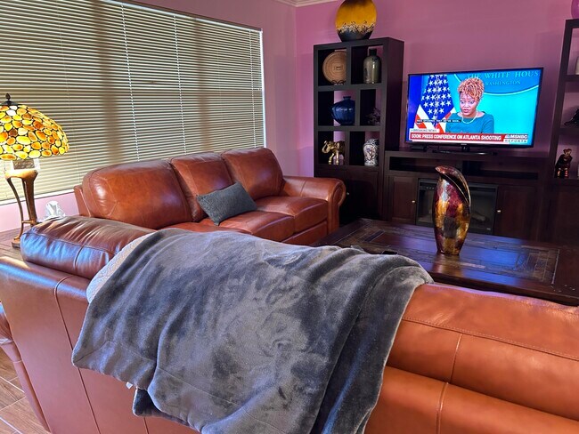 Building Photo - 3070 Cornwall D