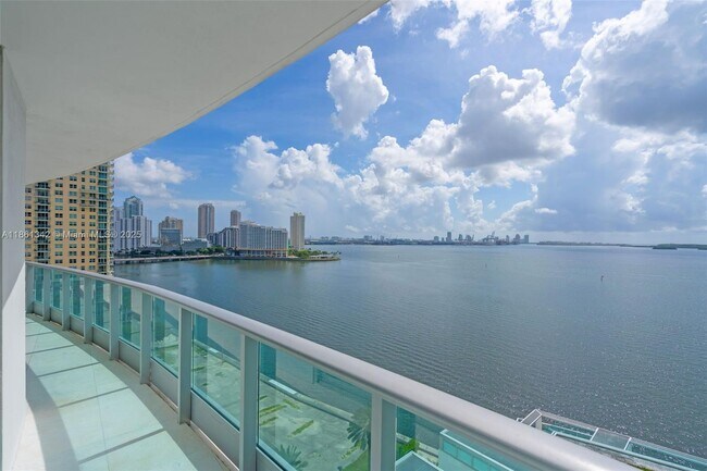 Building Photo - 1331 Brickell Bay Dr