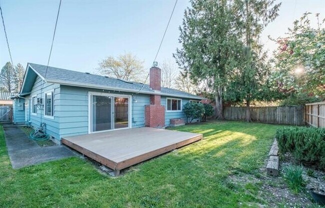 Building Photo - Charming One-Level Home with Private Yard ...