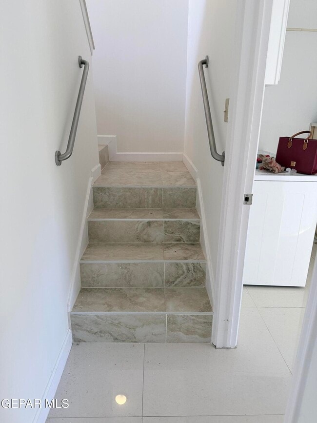 Building Photo - 6035 Bandolero Dr