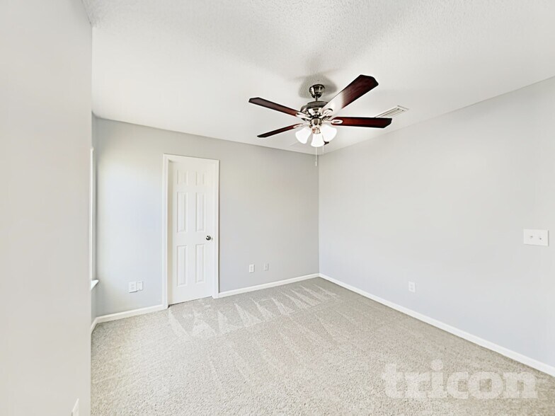 Building Photo - 6830 Shoreline Ln