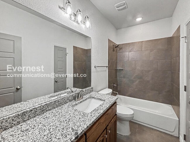 Building Photo - 702 Freedom Cir