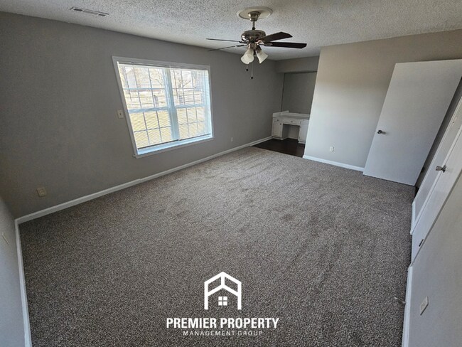 Building Photo - Spacious 4BR/3BA Memphis Home w/ Vaulted Ceilings, Hardwood Floors & 2-Car Garage