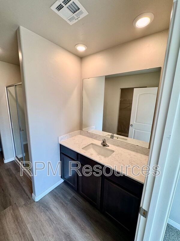 Building Photo - 1609 Burgundy Dr