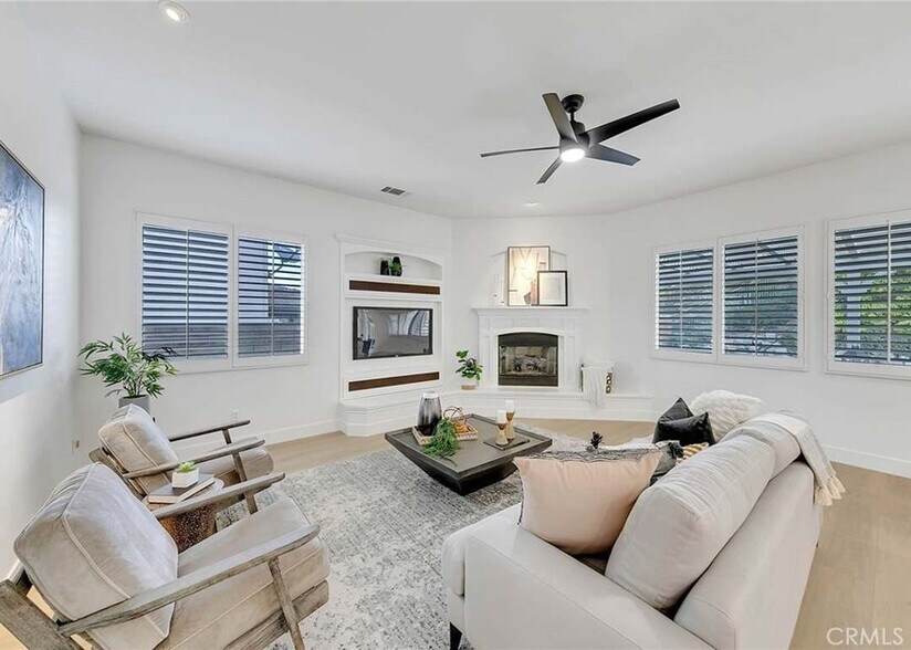 Building Photo - 24942 Greensbrier Dr