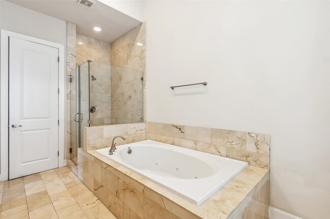 Building Photo - 5729 Larkin St