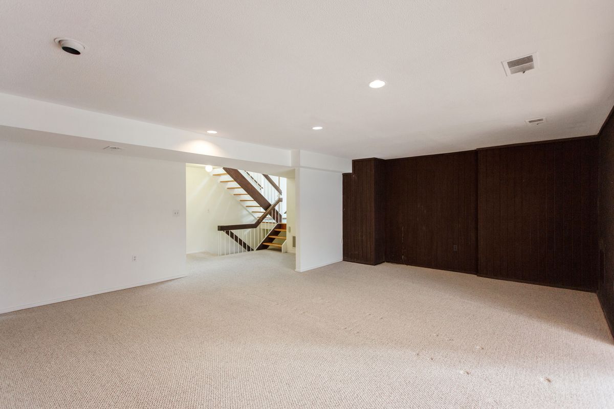 Building Photo - 7036 Buxton Terrace