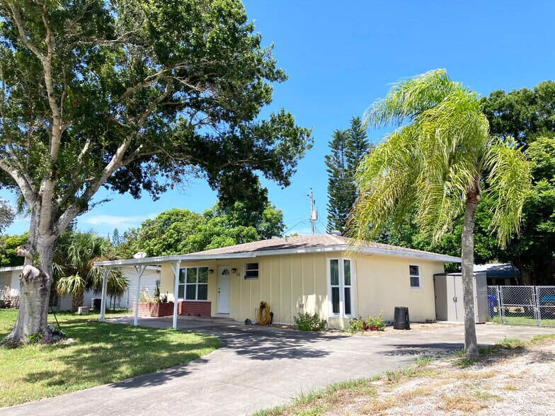 Building Photo - 913 Schumann Dr