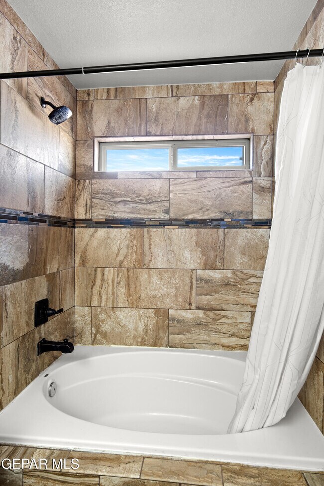 Building Photo - 13232 Emerald Isle St