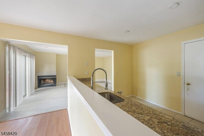 Building Photo - 44 Whitby Cir