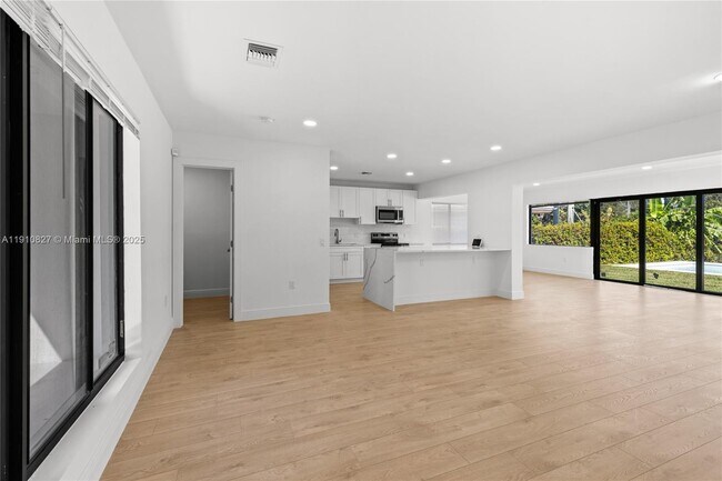 Building Photo - 317 N 31st Ave