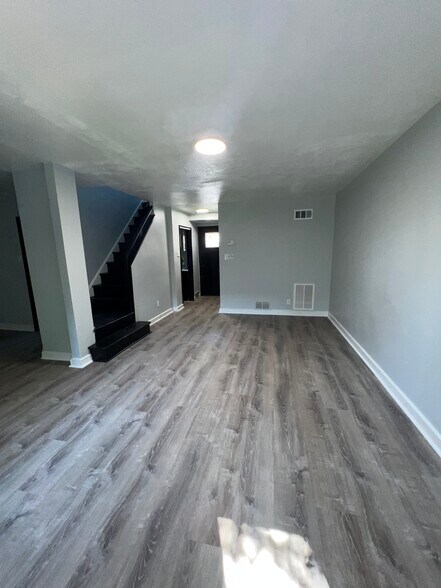 Building Photo - 2621 Price St