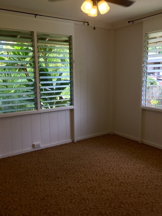 Building Photo - Kaneohe: 3 Bed, 1 Bath Duplex
