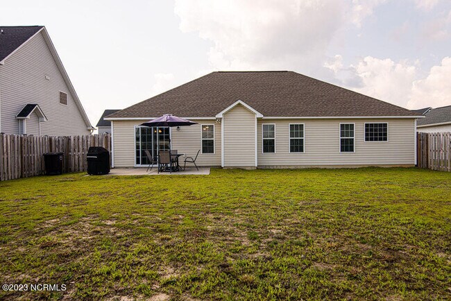Building Photo - 293 Crossroads Store Dr