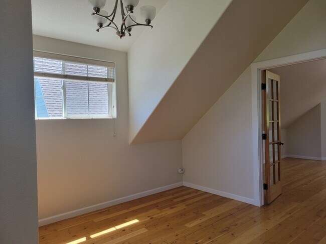 Building Photo - 1658 NE Foothill Blvd