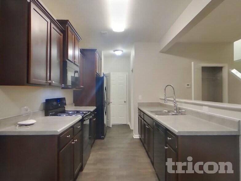 Building Photo - 115 Clove Hitch Dr