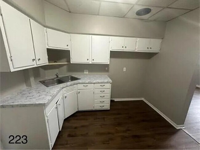 Building Photo - 227 Allen St