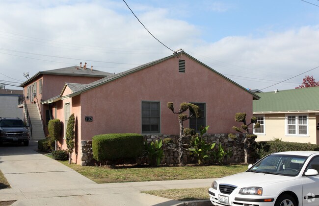 Primary Photo - 733-735 Termino Ave