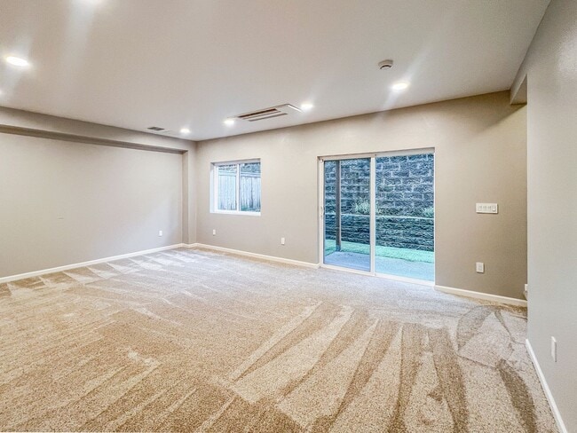 Building Photo - 13128 12th Dr SE