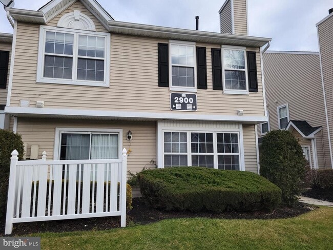 Building Photo - 2904 Saxony Dr