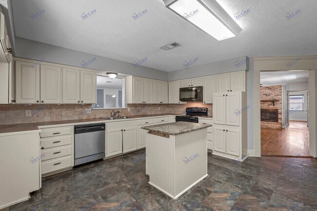 Building Photo - 1709 Ce Ora Dr