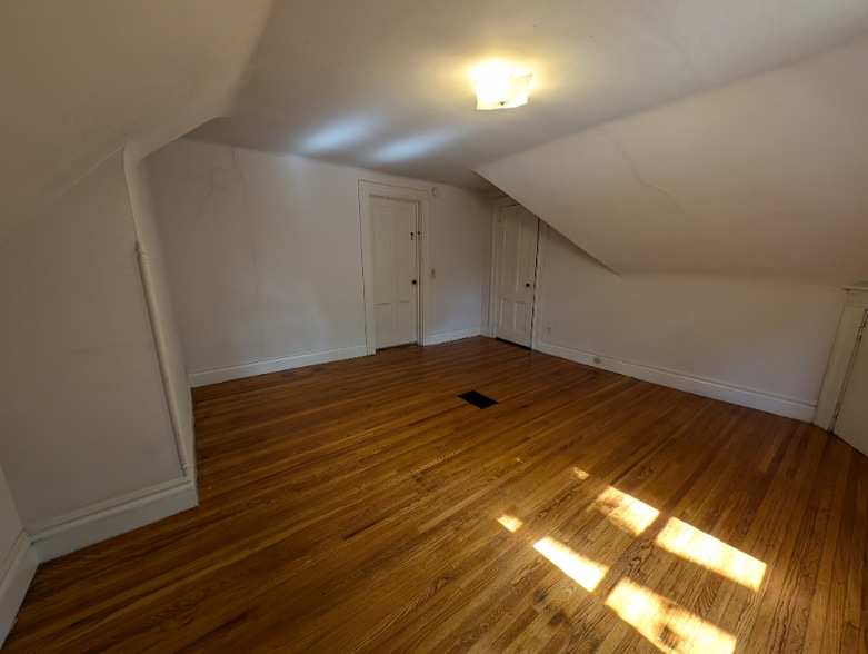 Building Photo - 39 Rutgers St