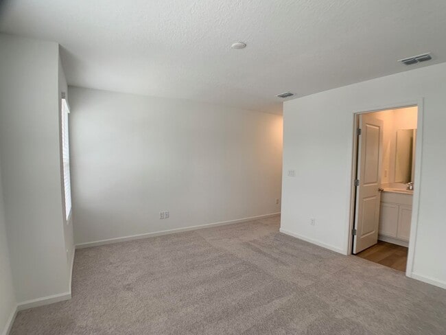 Building Photo - 697 Holly Lks Dr