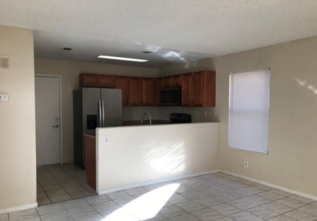 Building Photo - ABSOLUTELY BEAUTIFUL 3 BEDROOM 2 1/2 BATH