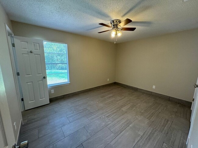 Building Photo - 7823 Coronet Ln