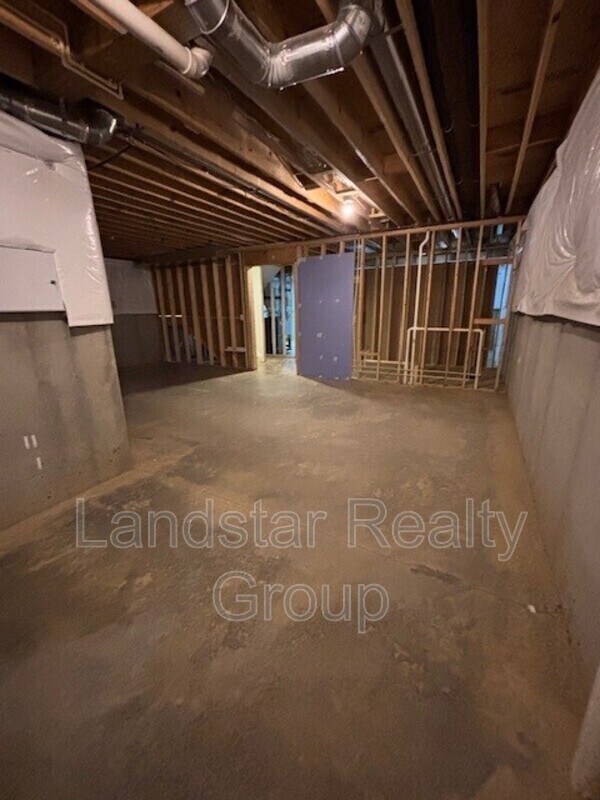 Building Photo - 6411 Moonseed St