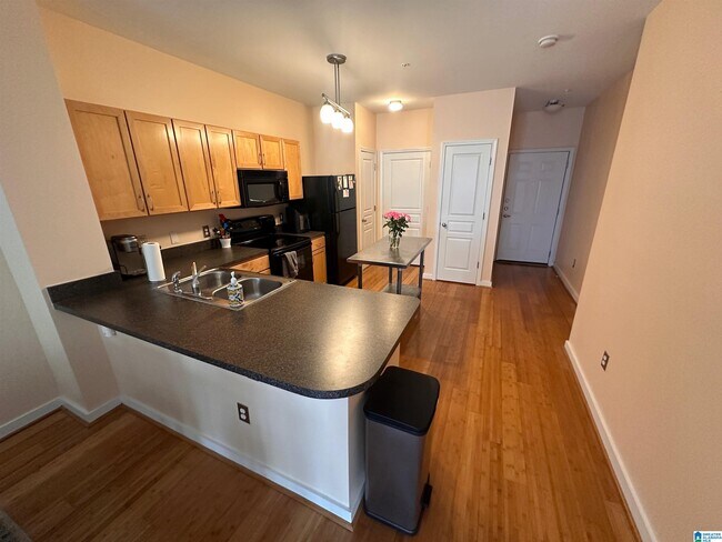 Building Photo - 2020 5th Ave S