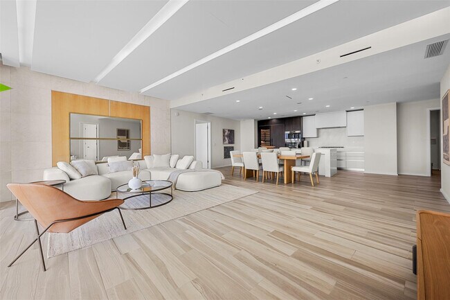 Building Photo - 2200 N Ocean Blvd