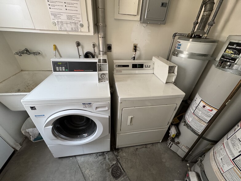 Laundry Room - 743 Southview Rd