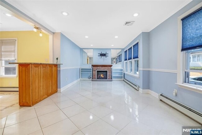 Building Photo - 25 Smith Ave