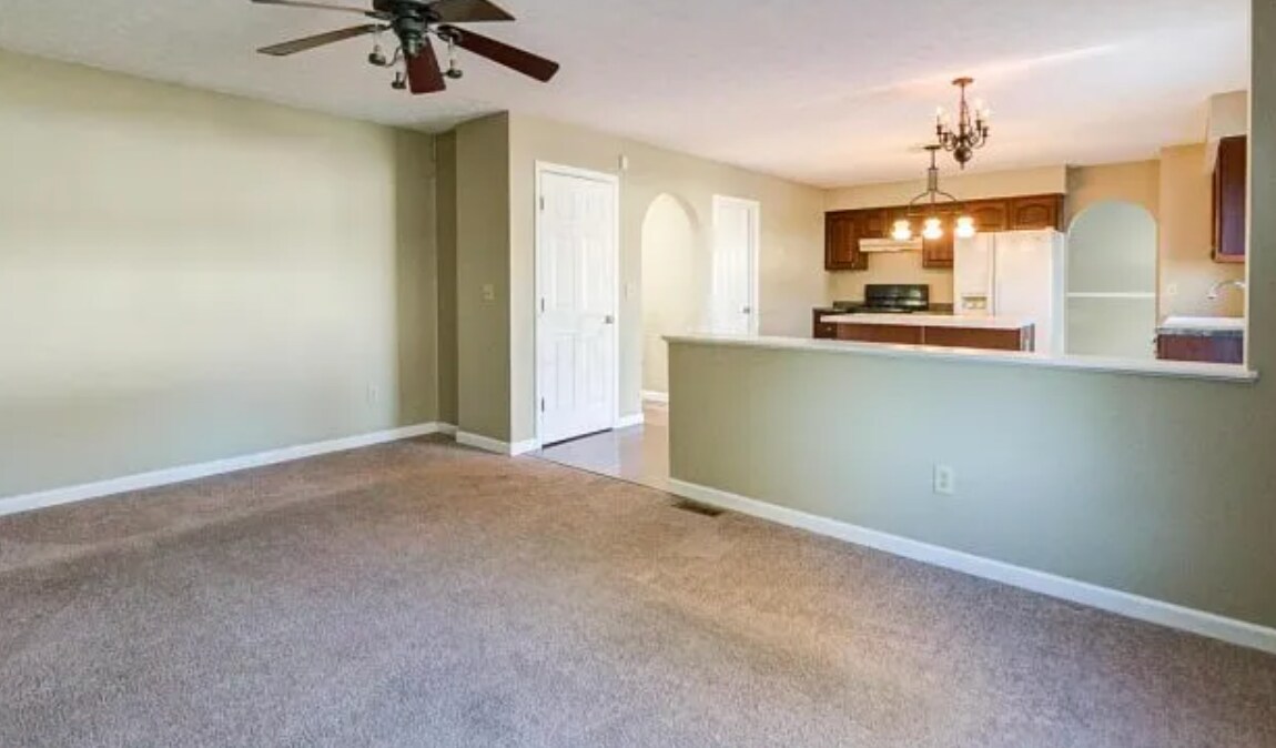 Building Photo - 500 Oak Village Dr