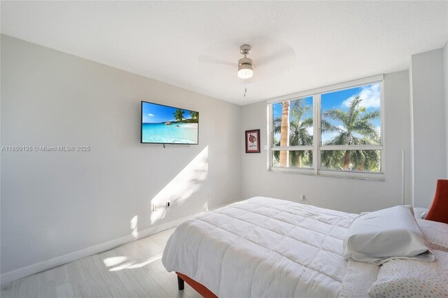 Building Photo - 2000 N Bayshore Dr