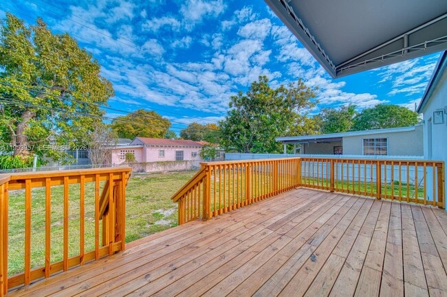 Building Photo - 4345 SW 5th Terrace