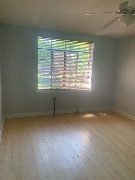 den - 1121 Myrtle Ave