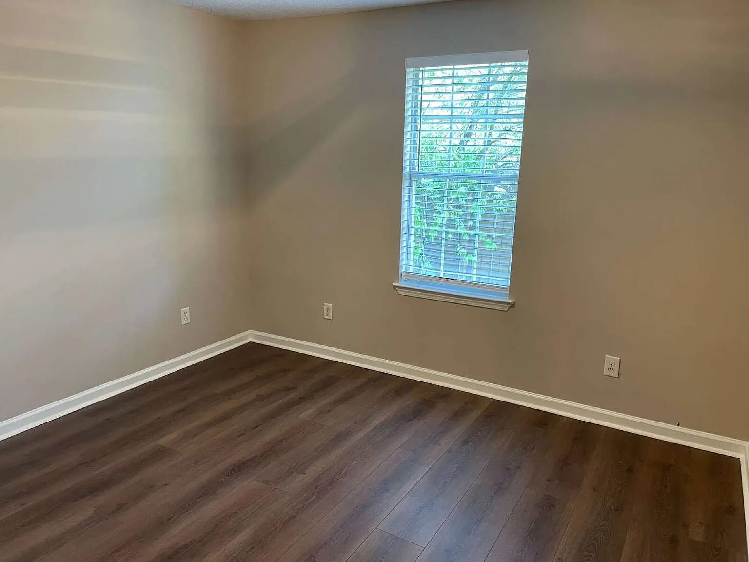 Building Photo - 103 Walnut Grove Cir