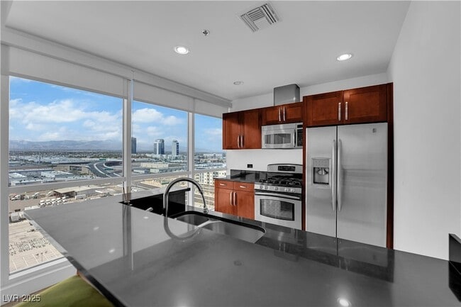 Building Photo - 4575 Dean Martin Dr