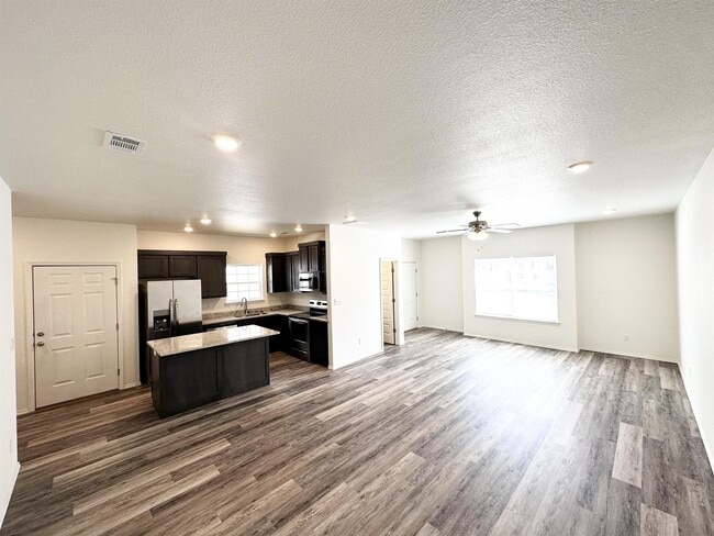 Building Photo - 875 S Amarillo Ave