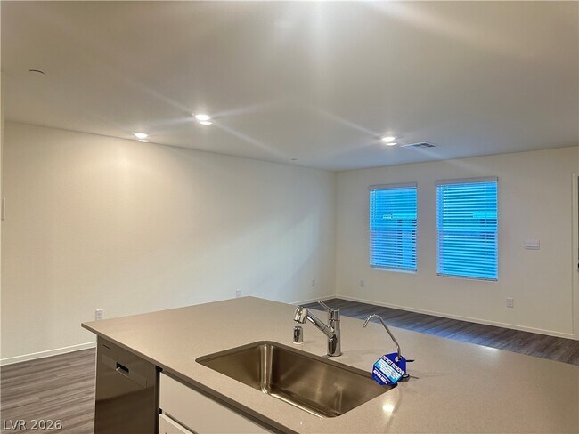Building Photo - 9918 Saffron Hls St